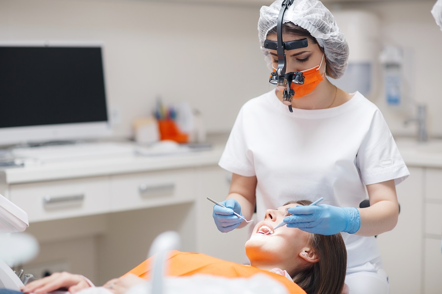 A Dental Appointment That Takes Years Off Your Look